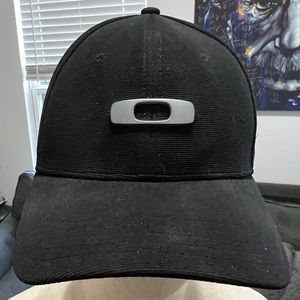 Black Oakley baseball cap